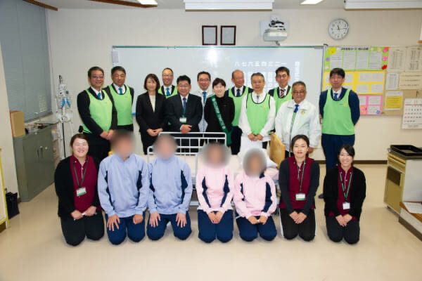 青少年奉仕活動 岡山瀬戸高等支援学校への電動ベッド寄贈